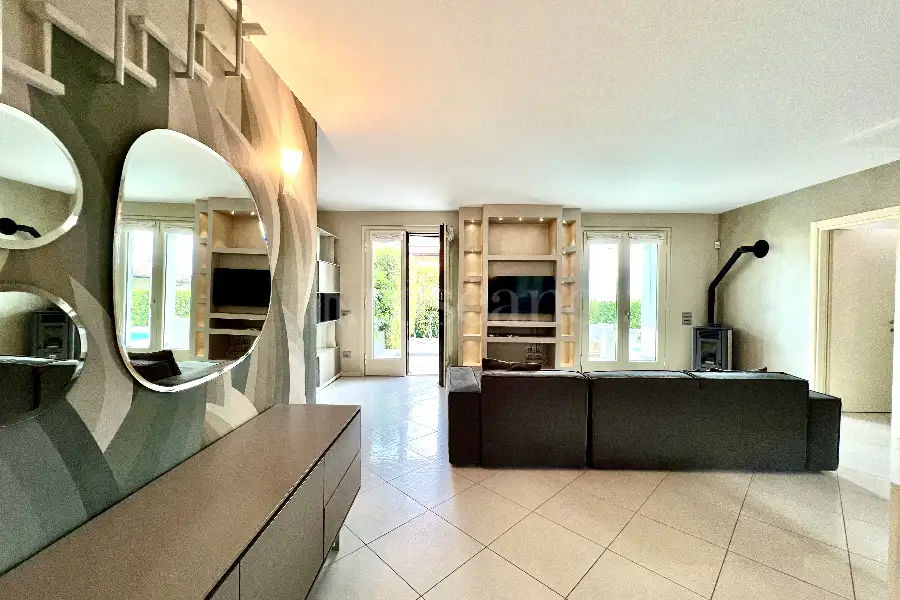 Villa in vendita di 300 mq a €950.000 (rif. 47/2025)