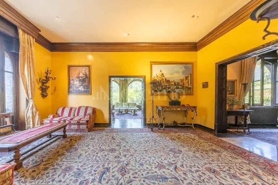 Villa in vendita di 750 mq a €1.950.000 (rif. 53/2026)