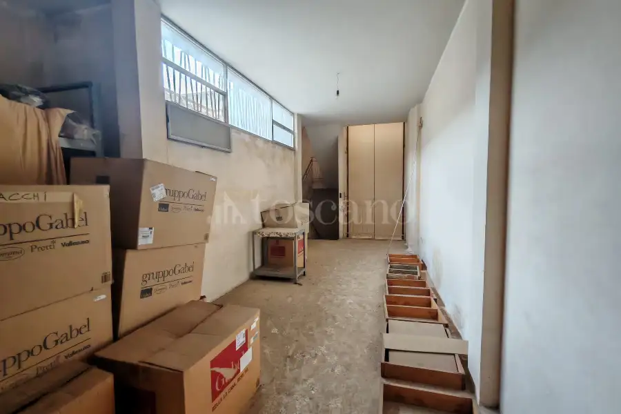 Box in vendita di 174 mq a €165.000 (rif. 53/2025)