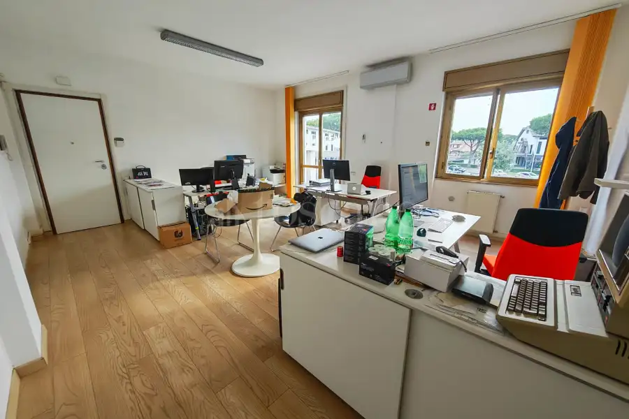 Ufficio in affitto di 85 mq a €1.200 (rif. 32/2025)