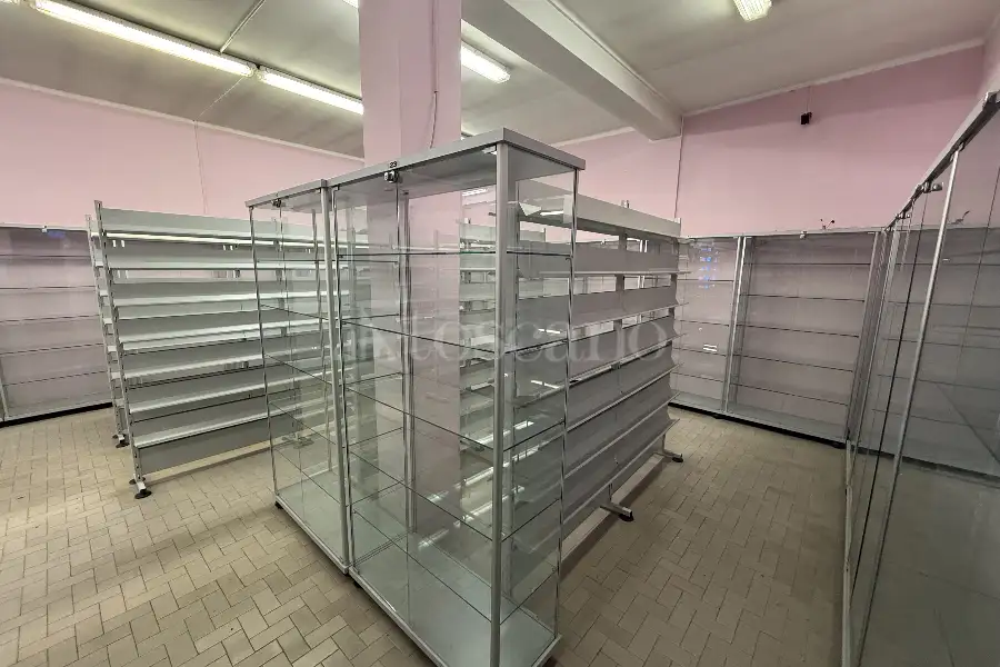 Negozio in vendita di 150 mq a €99.000 (rif. 15/2026)