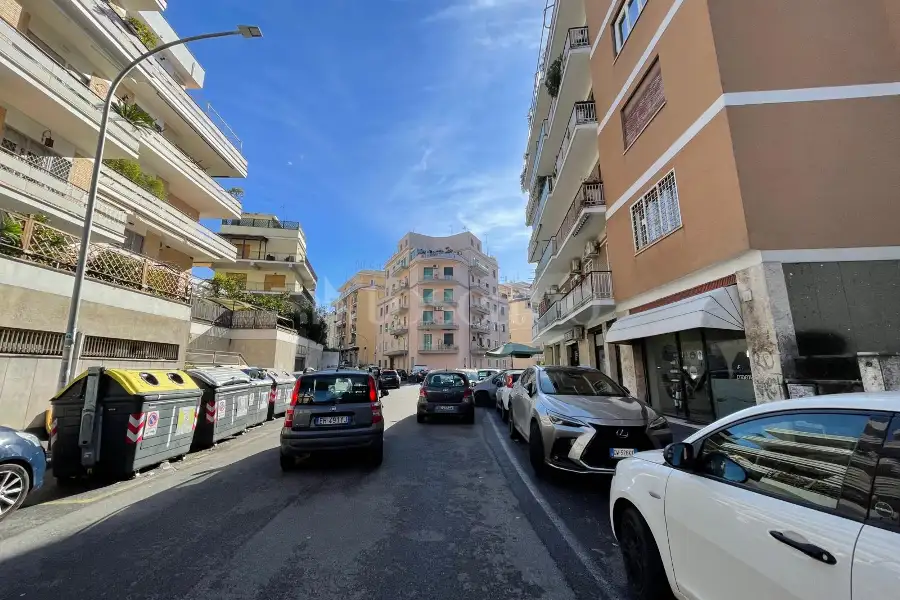 Negozio in vendita di 97 mq a €350.000 (rif. 2/2026)