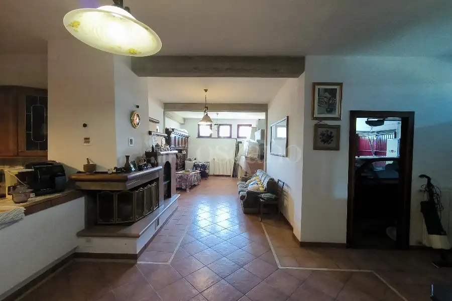 Villa Plurifamiliare in vendita di 800 mq a €350.000 (rif. 39/2025)