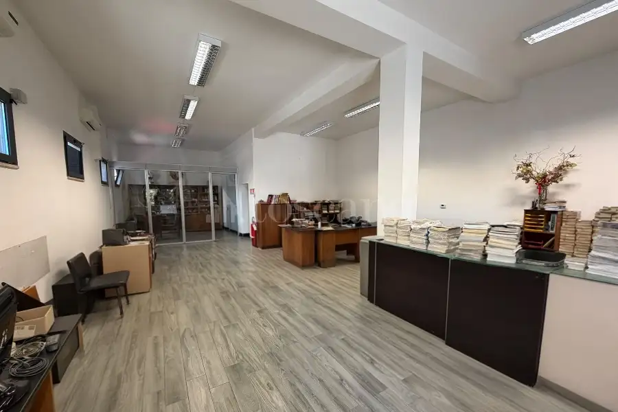 Negozio in vendita di 225 mq a €385.000 (rif. 95/2026)
