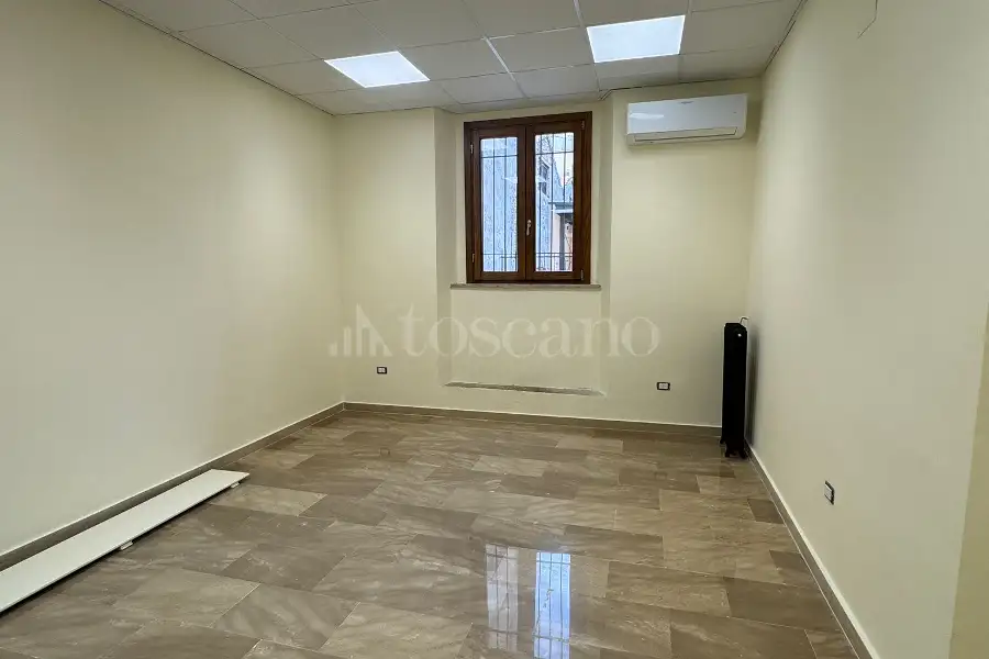Negozio in affitto di 100 mq a €1.000 (rif. 22/2026)