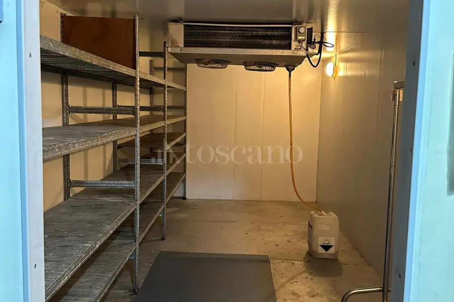 Negozio in vendita di 600 mq a €750.000 (rif. 17/2025)
