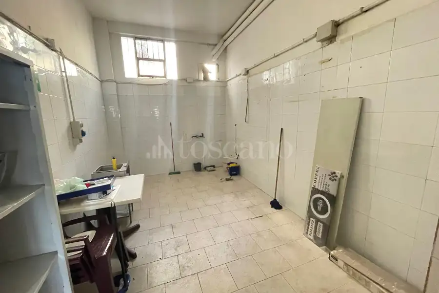 Negozio in affitto di 80 mq a €720 (rif. 94/2025)