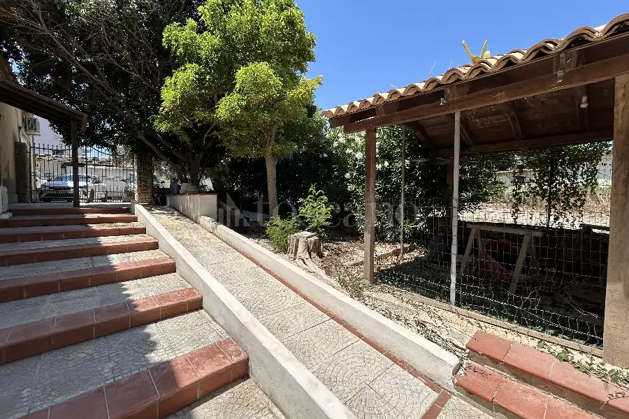 Villa in vendita di 700 mq a €720.000 (rif. 94/2026)