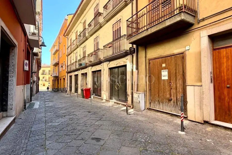 Negozio in vendita di 90 mq a €74.000 (rif. 141/2026)