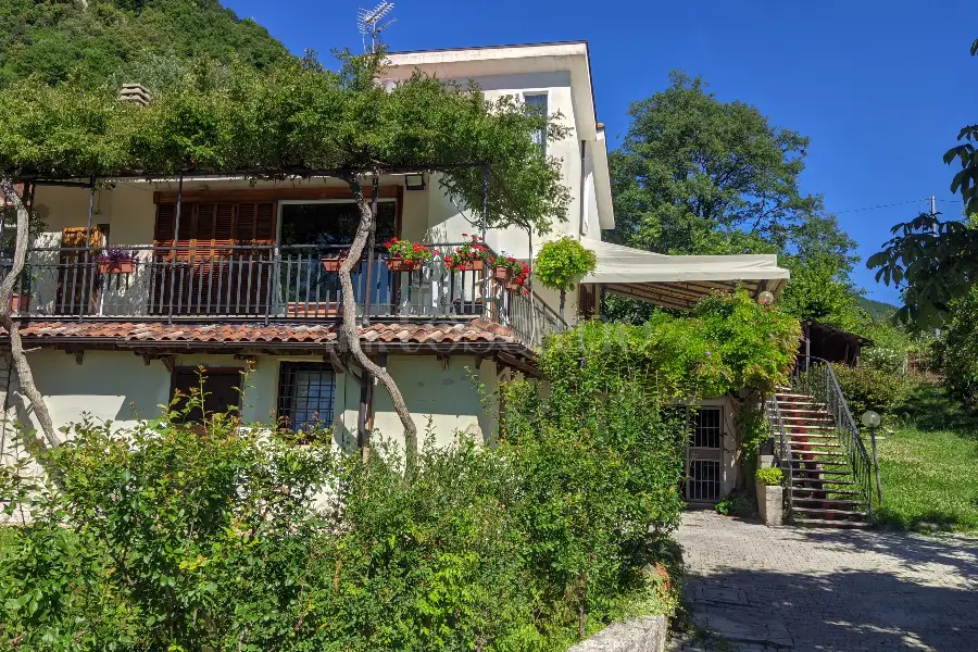 Villa in vendita di 300 mq a €369.000 (rif. 20/2026)