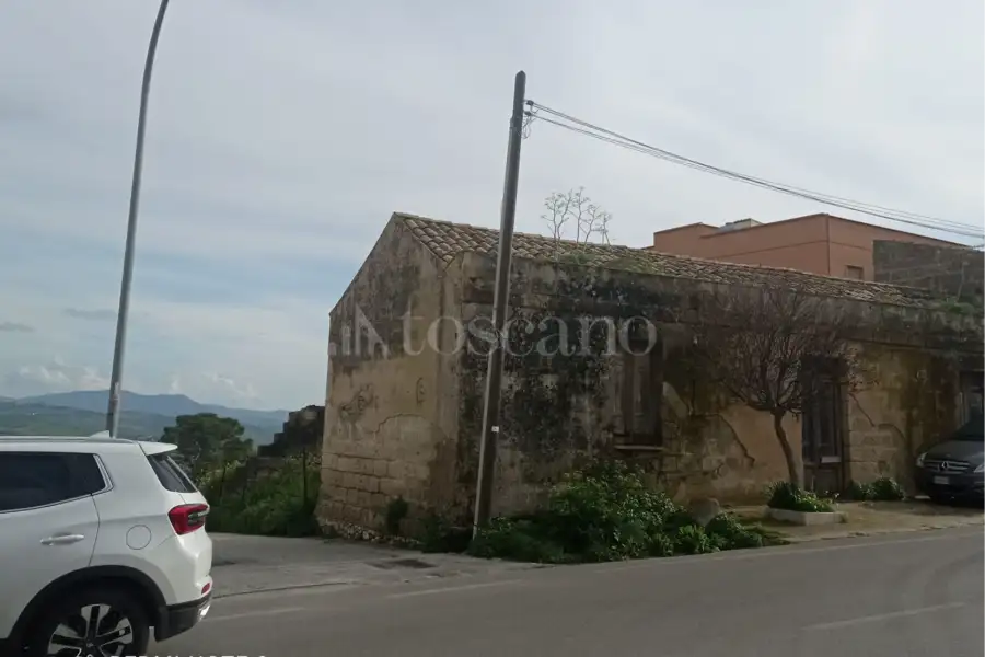 Casa Indipendente in vendita di 240 mq a €50.000 (rif. 5/2025)