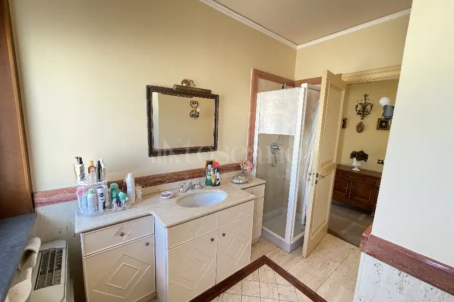 Villa in vendita di 500 mq a €1.500.000 (rif. 45/2025)