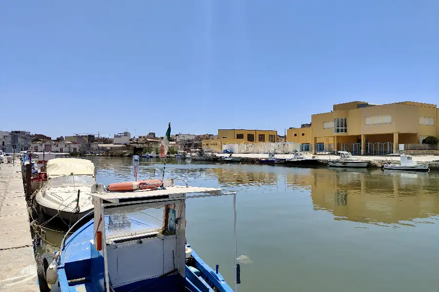 Casale in vendita di 1.300 mq a €1.350.000 (rif. 49/2026)