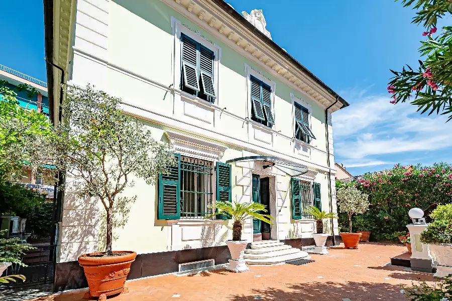 Villa in vendita di 496 mq a €3.950.000 (rif. 71/2026)