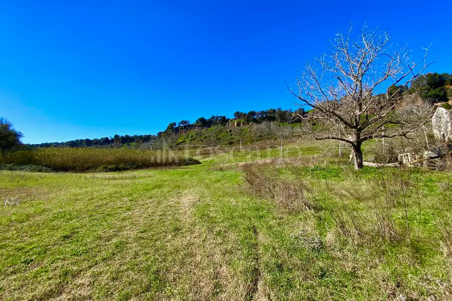 Casale in vendita di 1.300 mq a €399.000 (rif. 18/2026)