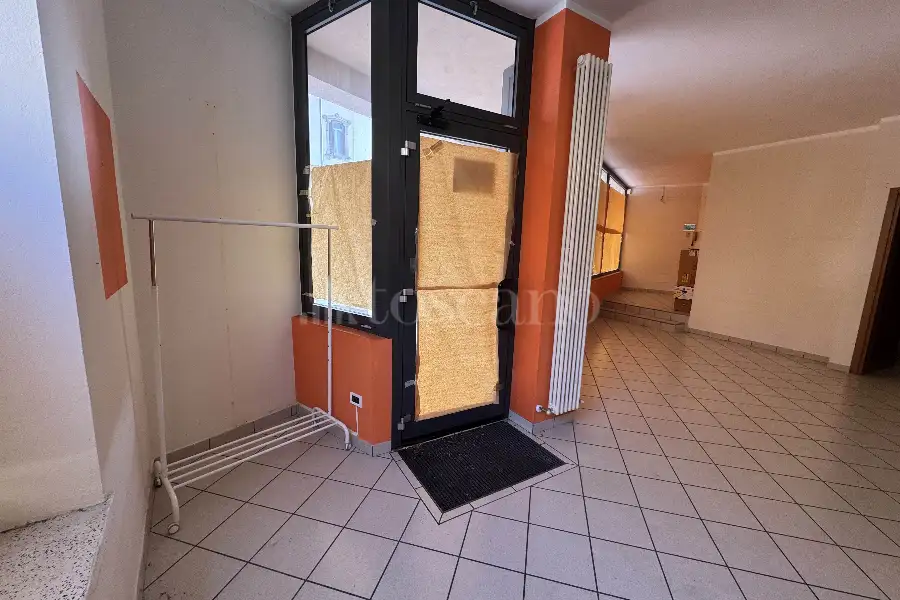 Negozio in vendita di 60 mq a €127.000 (rif. 12/2025)