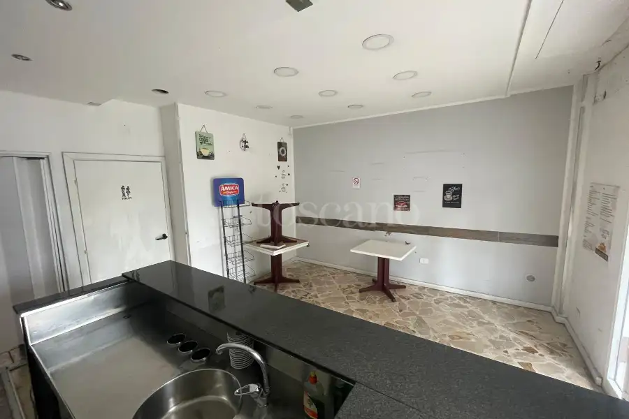 Negozio in affitto di 80 mq a €720 (rif. 94/2025)