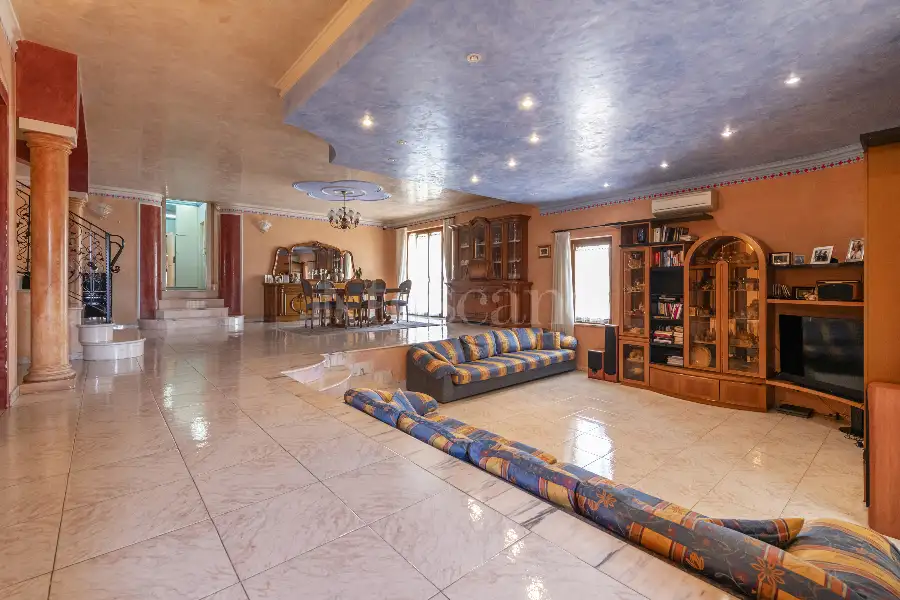 Villa in vendita di 645 mq a €960.000 (rif. 21/2026)