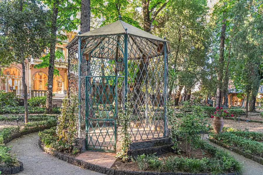 Villa in vendita di 1.200 mq a €4.250.000 (rif. 61/2026)