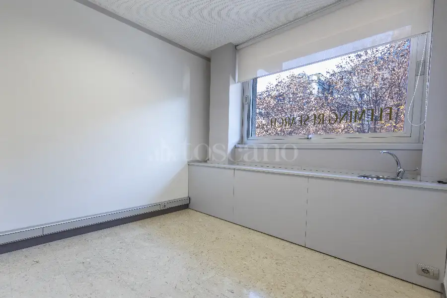 Ufficio in affitto di 255 mq a €6.000 (rif. 138/2025)