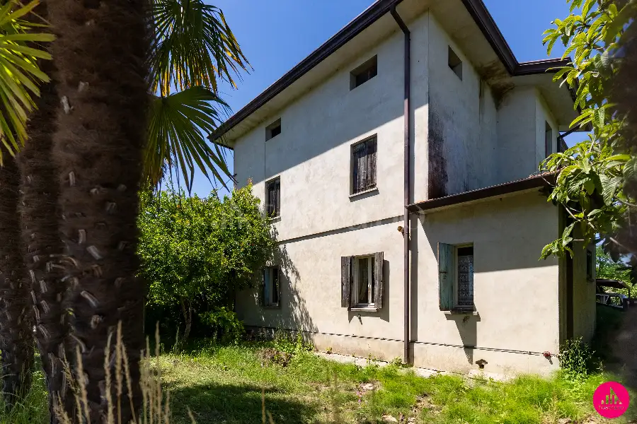 Casa Indipendente in vendita di 285 mq a €155.000 (rif. 82/2026)