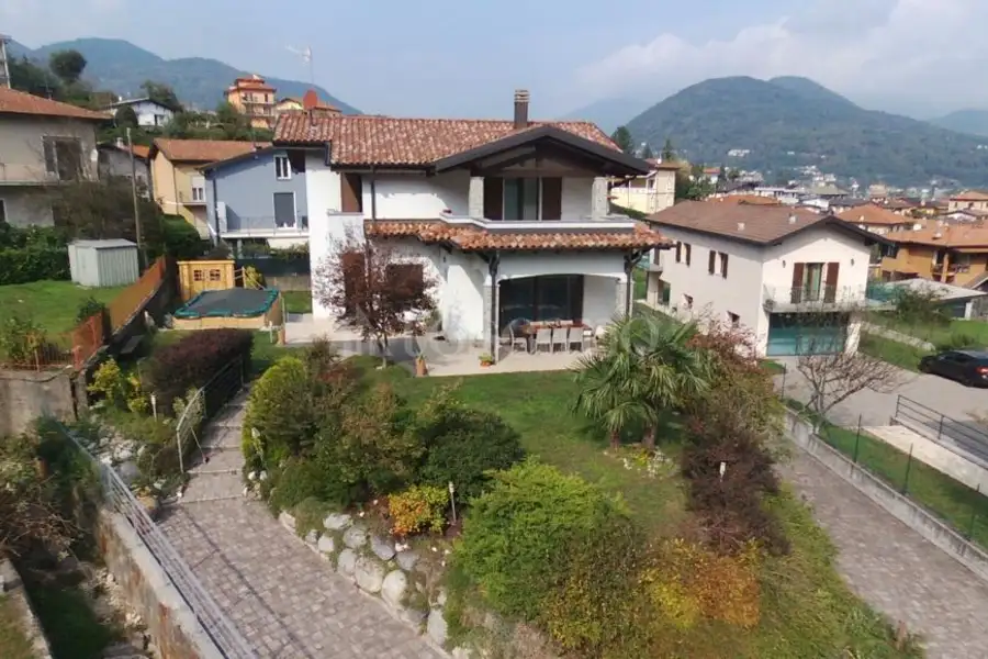 Villa in vendita di 275 mq a €820.000 (rif. 48/2026)
