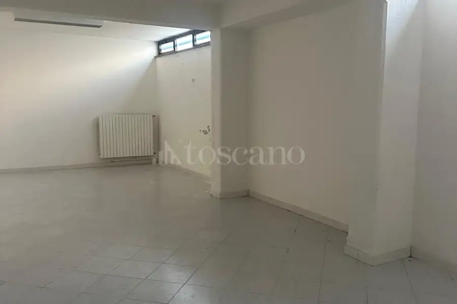 Negozio in affitto di 120 mq a €700 (rif. 109/2025)