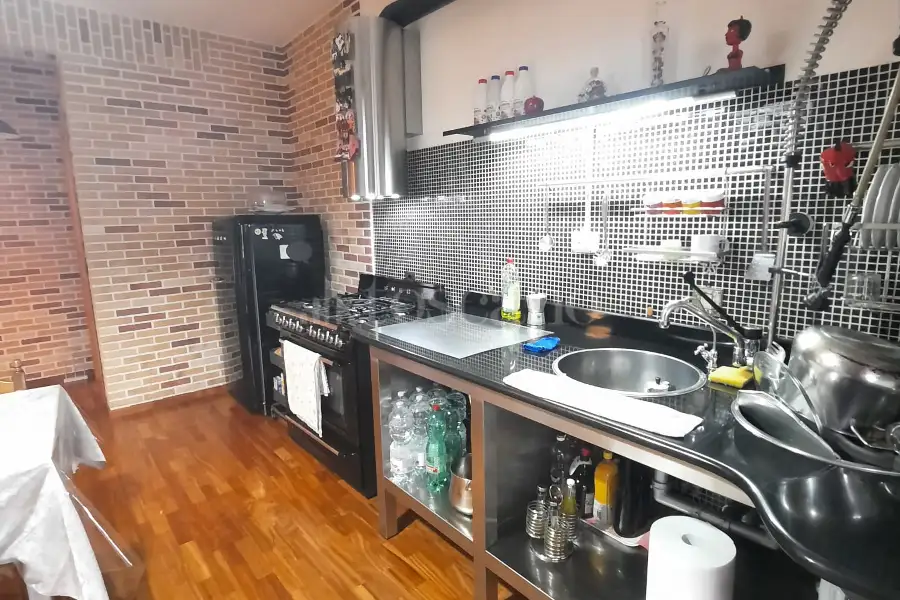 Villa Plurifamiliare in vendita di 800 mq a €795.000 (rif. 6/2025)