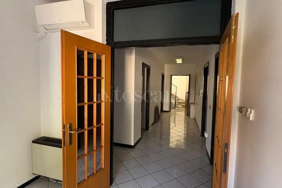 Stabile Uso Ufficio in vendita di 310 mq a €350.000 (rif. 80/2026)