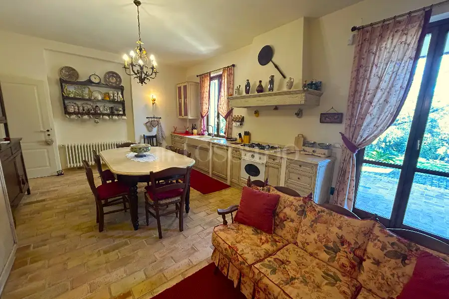 Villa in vendita di 480 mq a €880.000 (rif. 4/2026)