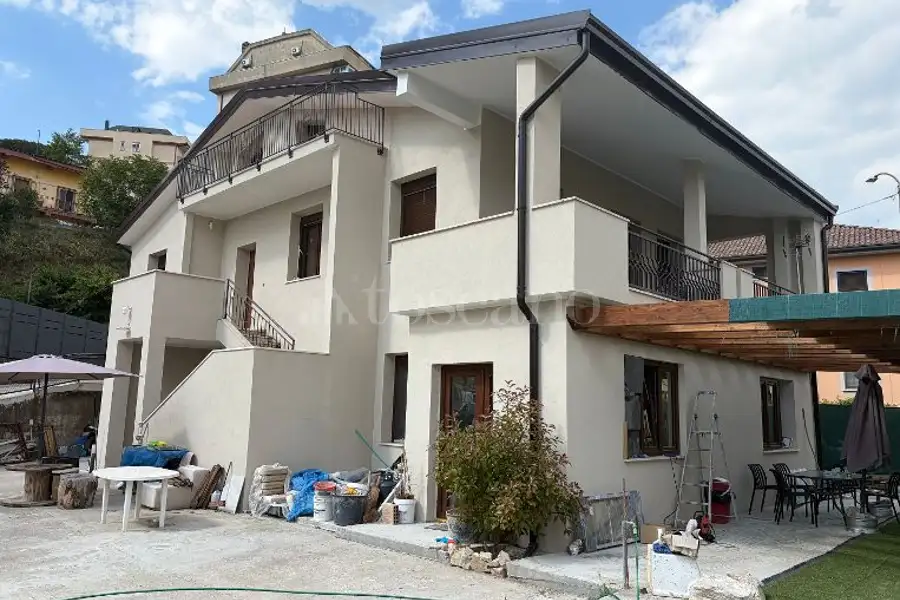 Villa in vendita di 300 mq a €580.000 (rif. 22/2026)