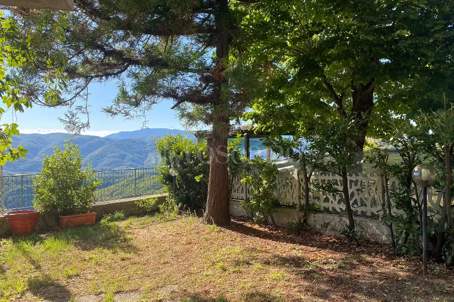Palazzo in vendita di 250 mq a €75.000 (rif. 7/2025)