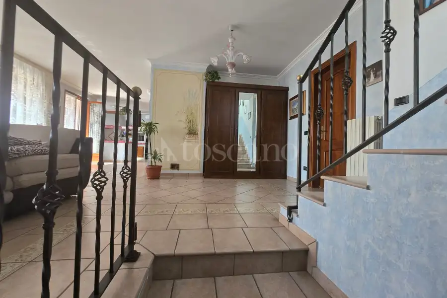 Casa Indipendente in vendita di 410 mq a €615.000 (rif. 40/2025)