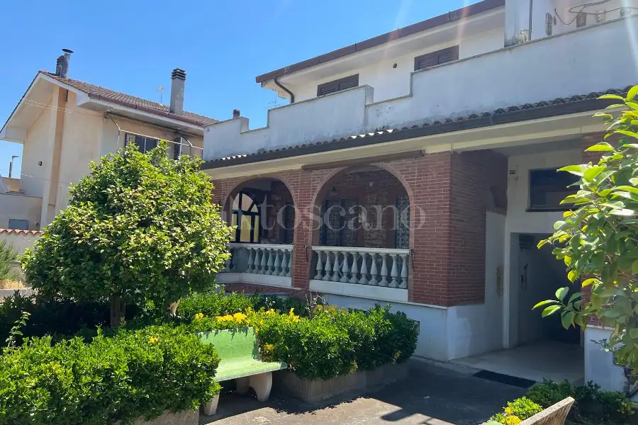 Villa Bifamiliare in vendita di 220 mq a €249.000 (rif. 28/2026)