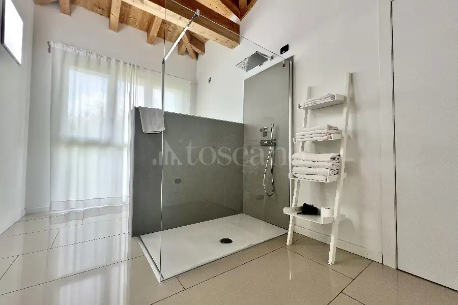Villa in vendita di 750 mq a €1.500.000 (rif. 36/2024)