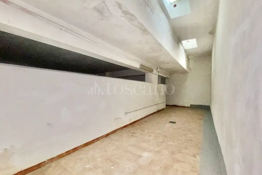 Posto Moto in vendita di 110 mq a €68.000 (rif. 4/2026)