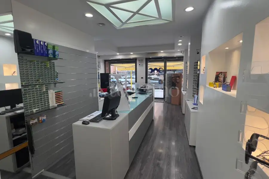 Negozio in affitto di 70 mq a €1.300 (rif. 2/2026)