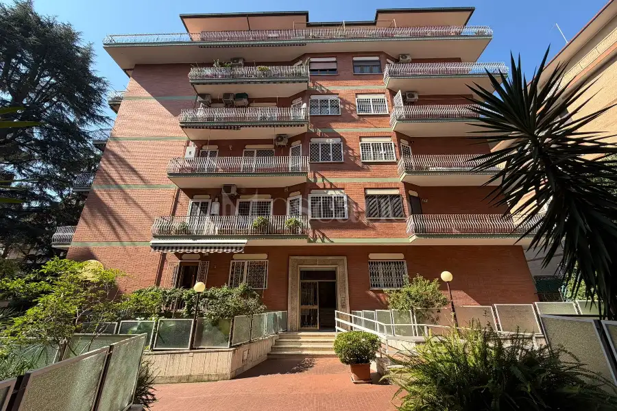 Attico in vendita di 160 mq a €770.000 (rif. 27/2026)