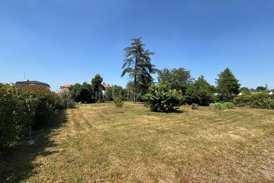 Edificabile Residenziali in vendita di 1.300 mq a €115.000 (rif. 10/2025)