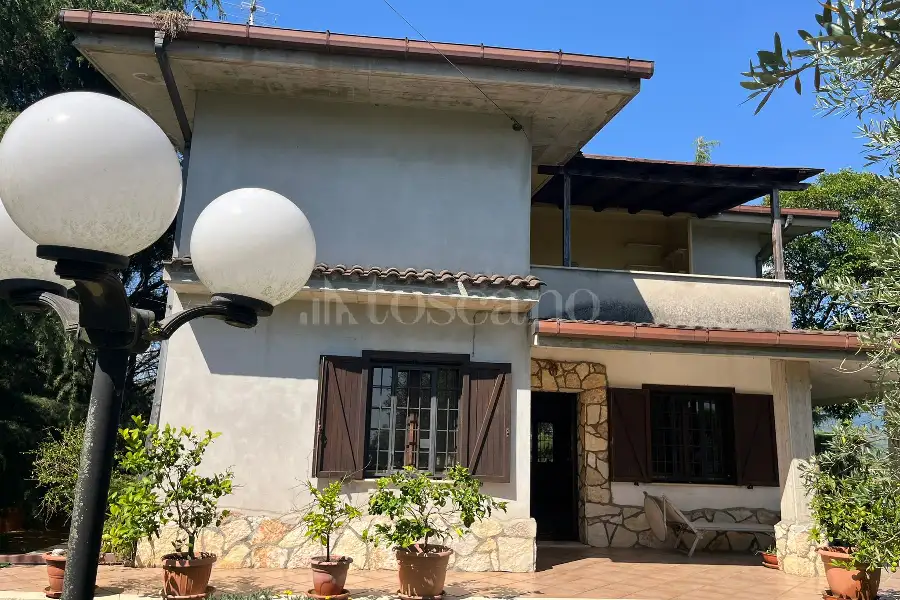 Villa in vendita di 300 mq a €339.000 (rif. 33/2026)