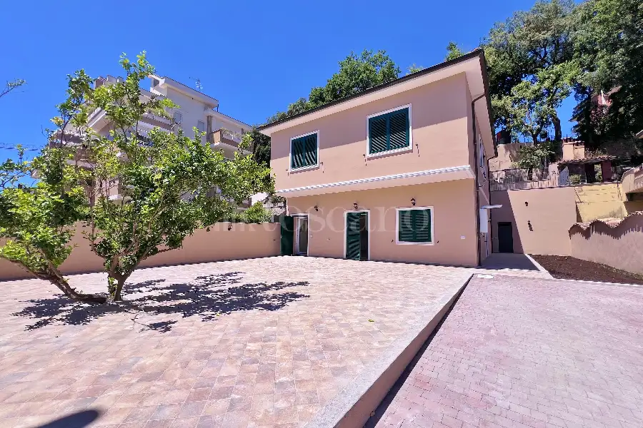 Casa Indipendente in vendita di 120 mq a €335.000 (rif. 11/2026)