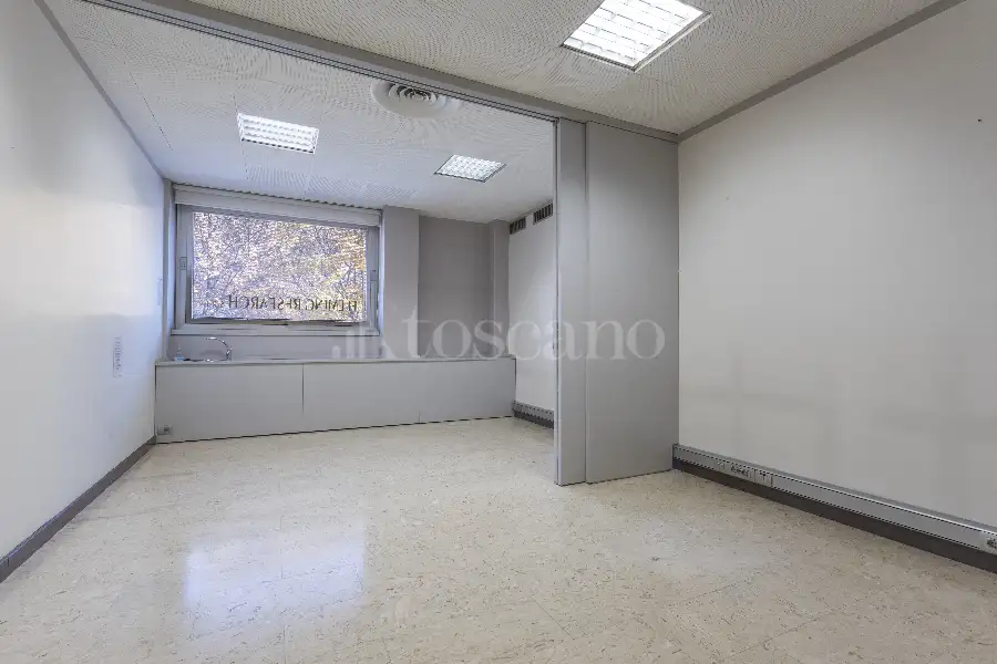 Ufficio in affitto di 255 mq a €6.000 (rif. 138/2025)