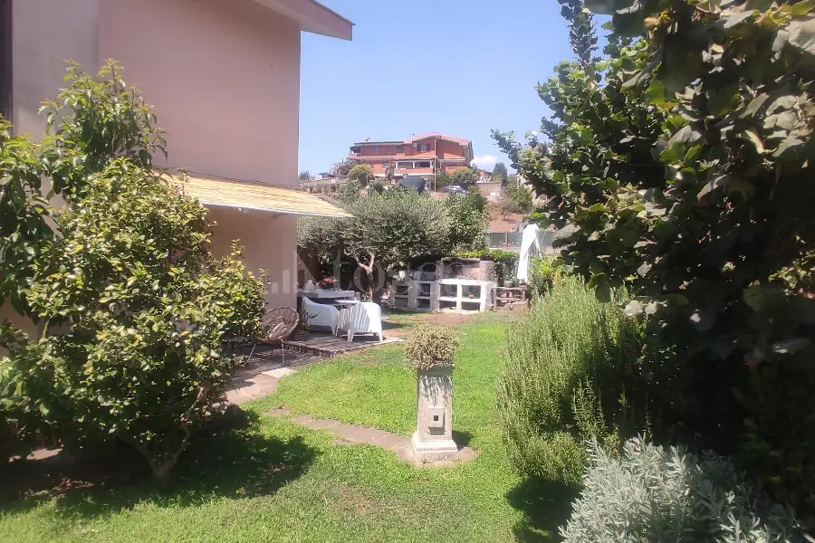 Villa Plurifamiliare in vendita di 190 mq a €525.000 (rif. 34/2026)