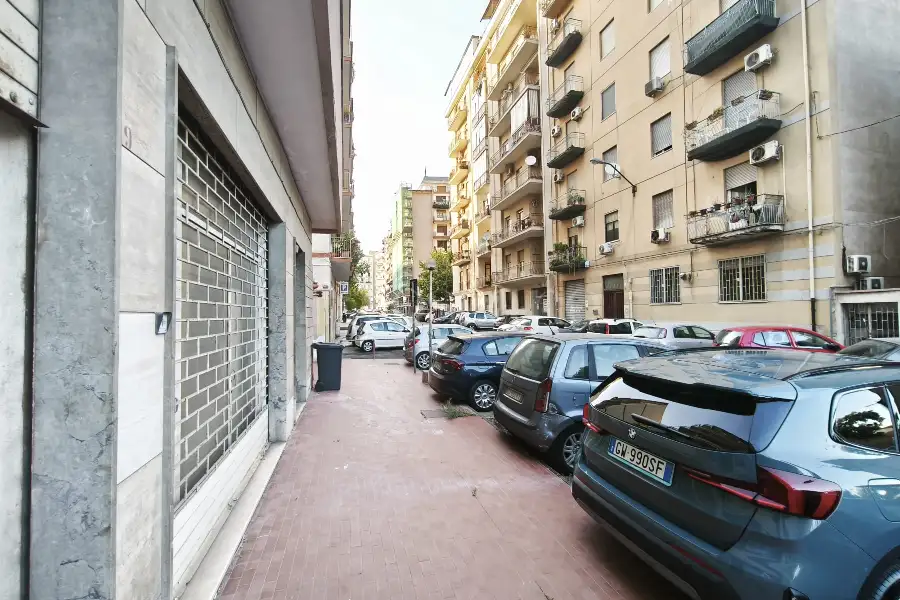 Negozio in affitto di 125 mq a €1.000 (rif. 9/2024)