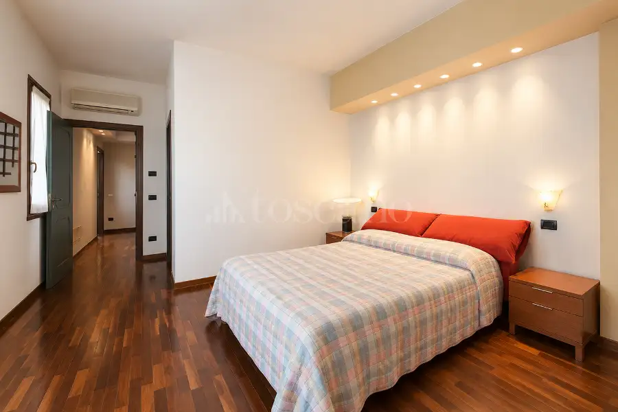 Villa in vendita di 300 mq a €1.600.000 (rif. 12/2026)