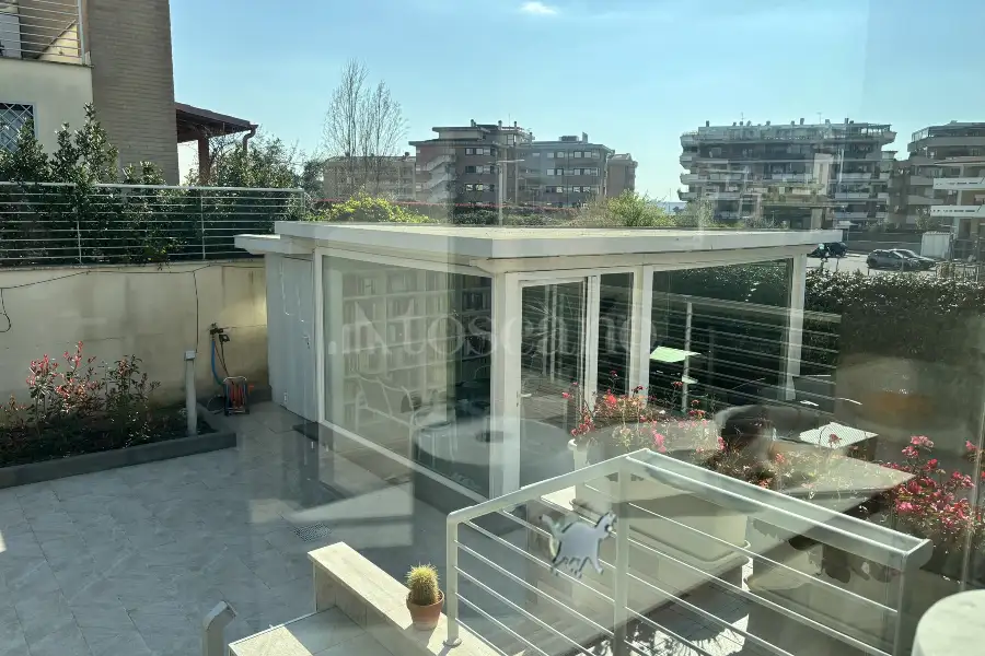 Villa Plurifamiliare in vendita di 250 mq a €1.050.000 (rif. 14/2026)