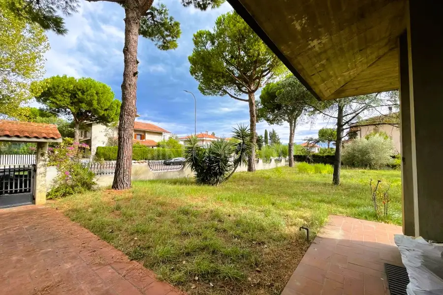 Villa in vendita di 305 mq a €650.000 (rif. 12/2025)