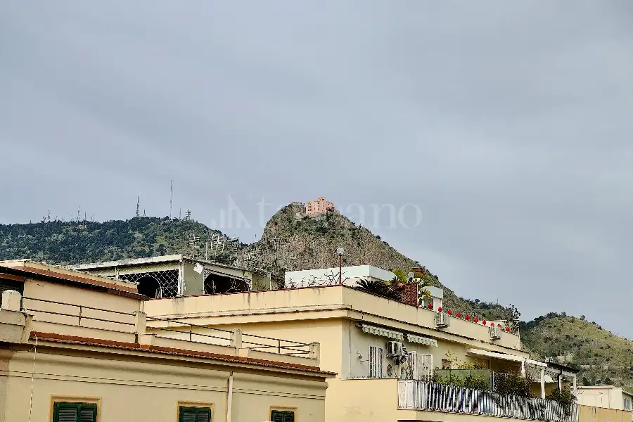 Attico in vendita di 210 mq a €375.000 (rif. 17/2026)