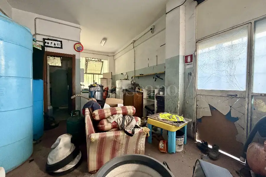 Negozio in affitto di 80 mq a €750 (rif. 87/2026)