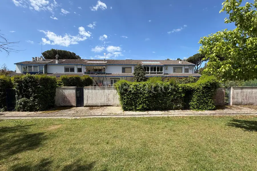 Villa Plurifamiliare in vendita di 250 mq a €575.000 (rif. 25/2026)